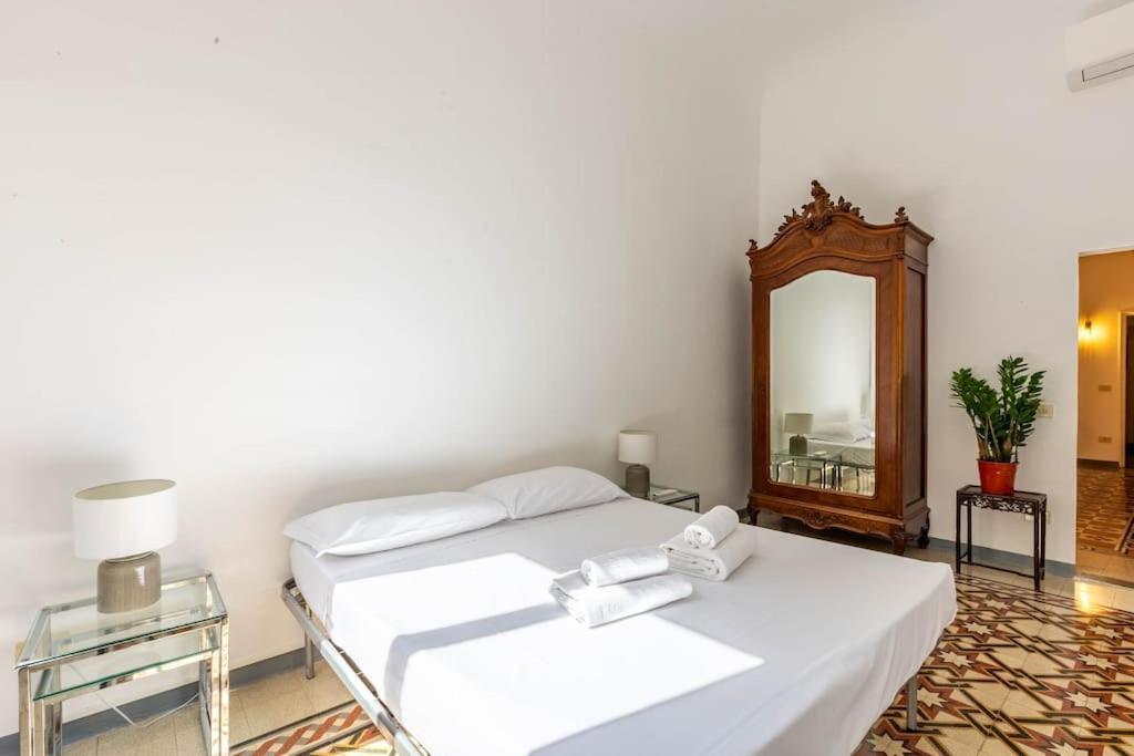 Academia Of Davide Spacious Apartment Флоренция Экстерьер фото